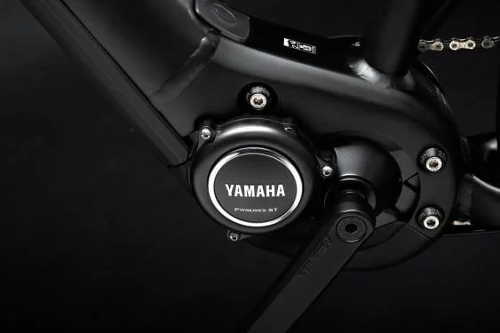 Haibike Trekking 6 i630Wh TR48 cm '22 fekete/piros elektromos kerékpár