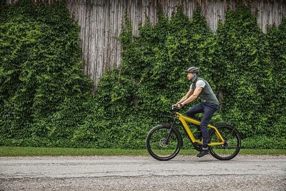 RM Supercharger GT vario HS 53 cm '22 sárga elektromos kerékpár (1250Wh, Nyon, GX, zár táskával)